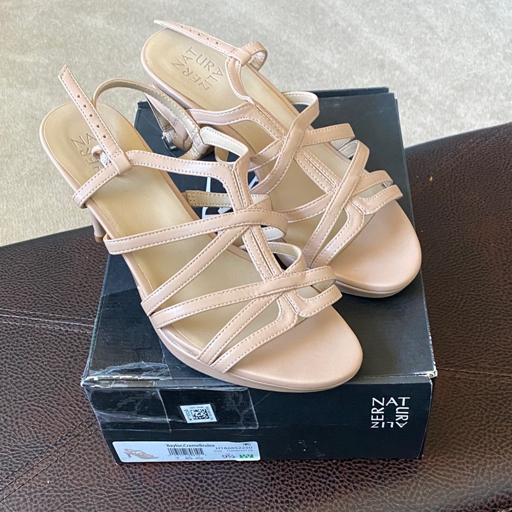Naturalizer Women's Tan Strappy Sandals